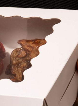 Un bite de Salsas Negras en su caja